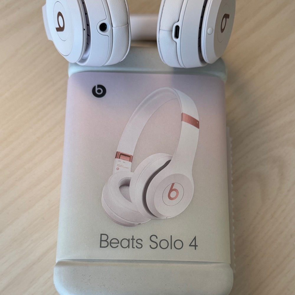 Apple Beats Solo 4 On-Ear Headphones - Cloud Pink